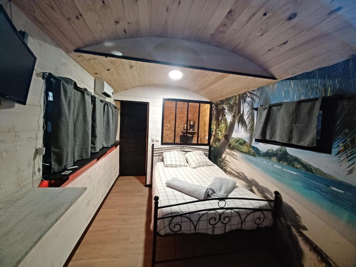 Roulotte Et Sauna De Tonton Bouvy Au Domaine Du Reuze Winnezeele Exterior foto